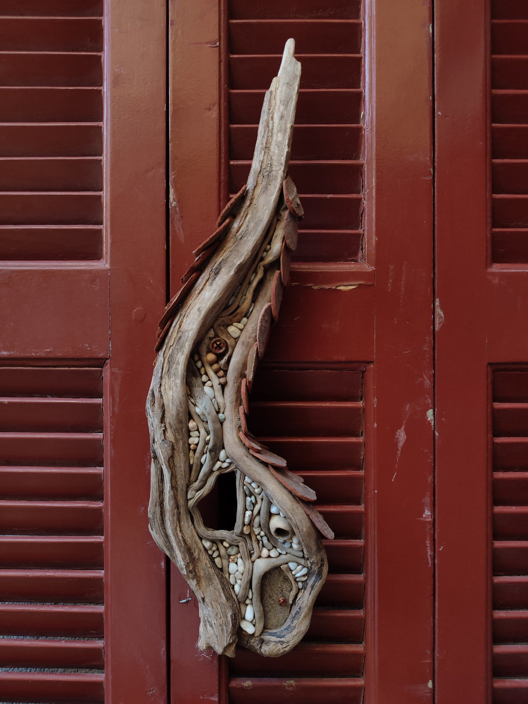 Curvy driftwood house